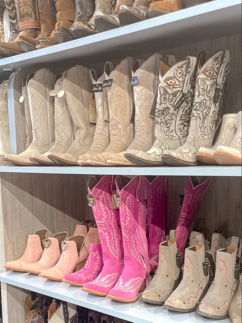 Country Pink Aesthetic, Girly Cowboy Boots, Pink Western Aesthetic, Saltwater Cowgirl, Country Coquette, Aesthetic Nashville, Cowboy Boots Aesthetic, Purple Cowboy Boots, Country Music Outfit