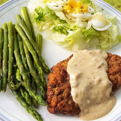 Chicken Fried Steak Gravy, Country Fried Steak Recipe, Steak Gravy, Recipes Steak, Fried Steak Recipes, Cube Steak Recipes, Country Fried Steak, Chimichurri Recipe, Healthy Entrees