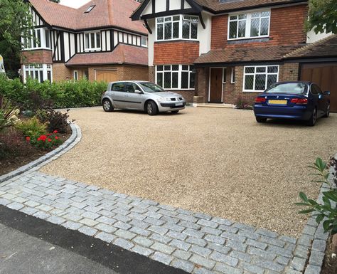 Landscape Driveway, Pebble Driveway, Gravel Driveway Landscaping, Front Driveway Ideas, Cobbled Driveway, Front Garden Ideas Driveway, Block Paving Driveway, Garden Ideas Driveway, Resin Driveway