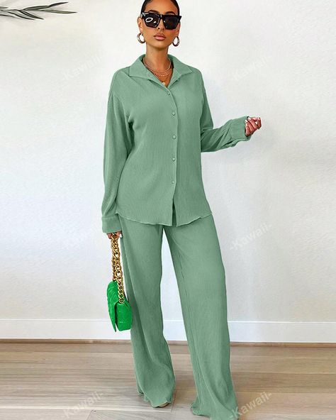 ✨Pre-order only, S(8) - XXL(18)✨ ✨Price : 185k✨ Outfit Shein, Wide Leg Pants Outfit, Navy Outfit, Pleated Shirt, Flare Leg Pants, Knit Long Sleeve, Green Pattern, Women Pants Casual, Womens Casual Outfits