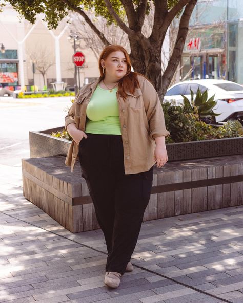 Comfy but Chic outfit from @torrid ✨🌿 These cargos are my new favorite pant!!!! Torrid Outfits, Chic Outfits, Pants