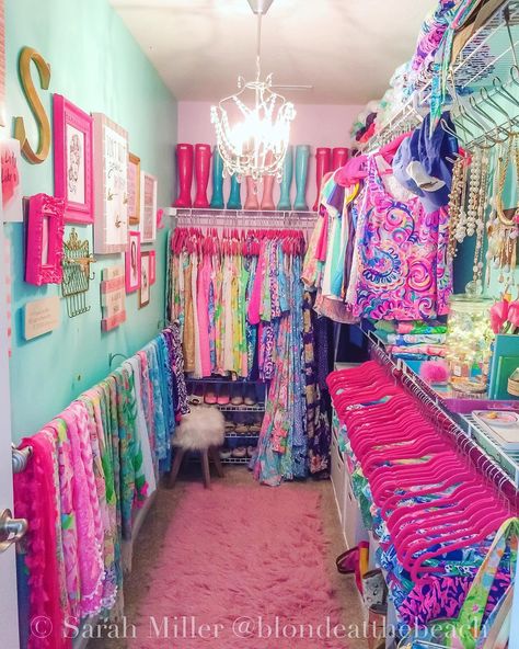 Painted Wooden Crate, Lilly Pulitzer Room, Lilly Pulitzer Outfits, Lilly Pulitzer Prints, Lilly Pulitzer Inspired, Lilly Inspired, Dream Closets, Girly Room, Closet Goals