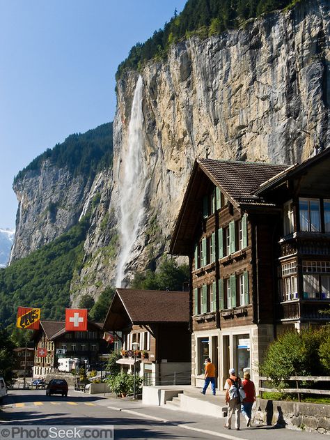 Staubbach Falls (Staubbachfall) is the highest waterfall in Switzerland, plunging 1000 feet (300 meters) into Lauterbrunnen Valley in the Berner Oberland, the Alps, Europe. The Bernese Highlands are the upper part of Bern Canton. UNESCO lists “Swiss Alps Jungfrau-Aletsch” as a World Heritage Area (2001, 2007). Harder Kulm Switzerland, Staubbach Falls, Basal Switzerland, Lauterbrunnen Valley, Berner Oberland Switzerland, River Aare Bern Switzerland, Lauterbrunnen Switzerland, Falling Water, Europe Vacation