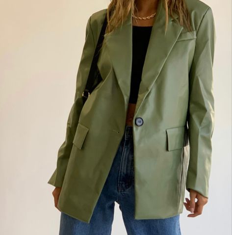 Olive Leather Blazer Outfit, Green Leather Blazer Outfit, Emerald Green Outfit Aesthetic, Blazer Outfits Aesthetic, Trendy Edgy Outfits, Green Leather Jacket Outfit, Green Leather Blazer, Green Outfit Aesthetic, Aesthetic Blazer