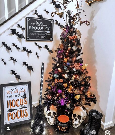 Hocus Pocus Christmas Tree, Hocus Pocus Tree, Hocus Pocus Themed Decor, Hocus Pocus Decor, Hocus Pocus Halloween Decor, Hocus Pocus Decorations, Halloween Tree Decorations, Halloween Christmas Tree, Halloween Themes Decorations