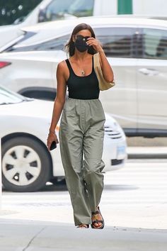 City Outfit Spring Street Styles, Summer Outfits City New York, La In September Outfits, Ny Summer Outfits Casual, Summer Style New York, Casual Outfits For New York City, New York City Outfits Spring 2023, Nyc Looks Spring, New York Ootd Summer