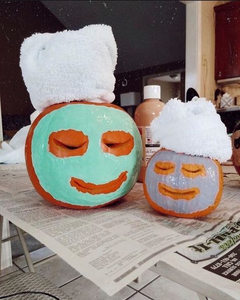 Preppy Pumpkin, Cute Pumpkin Carving, Pumkin Carving, Creative Pumpkin Carving, Creative Pumpkins, Pumpkin Fall Decor, Carving Ideas, Fall Halloween Decor, Ideas Creative