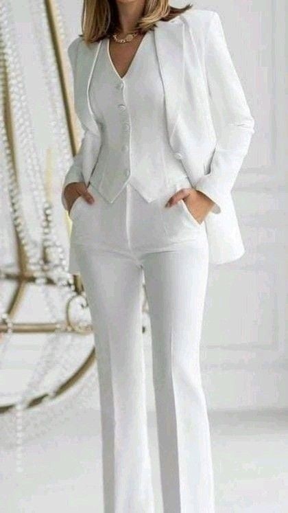 Unique Wedding Dresses, Stylish Outfits For Women Over 50, Corporate Dress, Corporate Fashion, Business Outfits Women, Moda Chic, Smart Outfit, Woman Suit Fashion, Classy Work Outfits