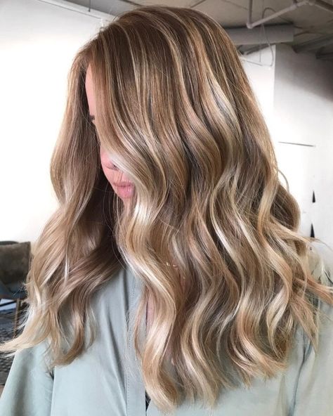 Dimensional Blonde Highlights Beige Hair, Icy Blonde Hair, Blond Balayage, Bronde Hair, Hair Color Caramel, Hair Adviser, Brunette Hair With Highlights, Dirty Blonde Hair, Brown Hair With Blonde Highlights