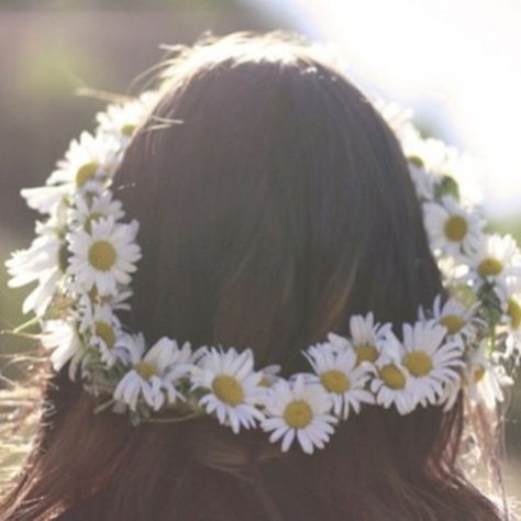 Daisy Flower Crown, Daisy Crown, Flowers In Her Hair, Hello Pretty, Marc Jacobs Daisy, A$ap Rocky, Bohol, Trendy Flowers, Zooey Deschanel