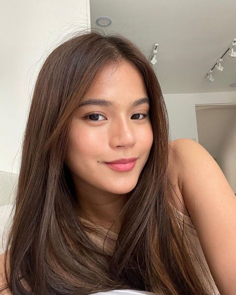 Maris Racal, Hair Color For Morena, Brown Hair Looks, Soft Makeup Looks, Fresh Makeup, Brunette Woman, Haircuts Straight Hair, New Hair Colors, Asian Makeup