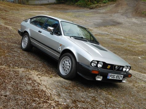 Alfa Romeo Alfetta GTV6 3.0 V6 Alfa Gtv, Alfa Romeo Gtv6, Classic European Cars, Alfa Romeo Alfetta, Bmw E9, Alpha Romeo, Alfa Romeo Gtv, No Coffee, Pretty Cars