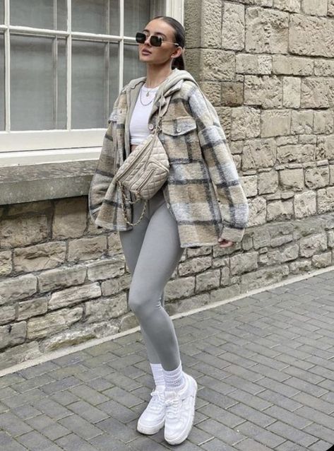 Rate This legging outfit fall ideas From ⭐1~10. SAVE & FOLLOW i will update everyweek. Stylizacje Kylie Jenner, Outfits Leggins, Mode Zara, Winter Fashion Outfits Casual, Pastel Outfit, Cold Outfits, Ținută Casual, Modieuze Outfits, Grey Leggings