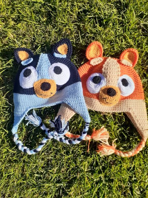 Gorros crochet Bluey y Bingo #crochet #Bluey Crochet Bluey, Bluey Y Bingo, Crochet Animals Free Patterns, Knitted Animals, Crochet Baby Hats, Product Photos, Crochet Dolls, Crochet Animals, Cute Crochet