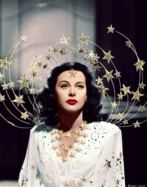 Mode Swag, Ziegfeld Girls, Hollywood Vintage, Hedy Lamarr, Diy Galaxy, Diy Kostüm, Halloween Desserts, Foto Vintage, Halloween Carnival