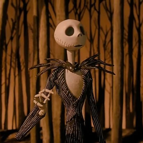 •Movie:"The Nightmare Before Christmas"/Película:"El extraño mundo de Jack"• Nightmare Before Christmas Wallpaper, Jack Skeleton, Tim Burton Style, Fall Wallpapers, Animation Stop Motion, Tim Burton Films, Tim Burton Movie, Septième Art, Christmas Drawing