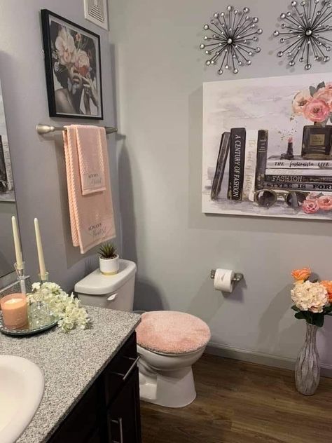 Glam Bathroom Decor Ideas Master Bath, Pink Restroom Ideas, Decorated Bathrooms Ideas, Pink And Gray Bathroom Ideas, Apartment Bathroom Decor Ideas Glam, Small Glam Bathroom, Apartment Decorating Pink, Rose Gold Bathroom Decor, Pretty Bathroom Decor