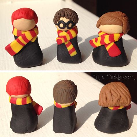 Air Dry Clay Projects Harry Potter, Clay Crafts Harry Potter, Air Dry Clay Harry Potter, Harry Potter Clay Art, Harry Potter Clay Ideas, Clay Harry Potter, Clay Crafts Ideas, Diy Harry Potter Wands, Harry Potter Keychain