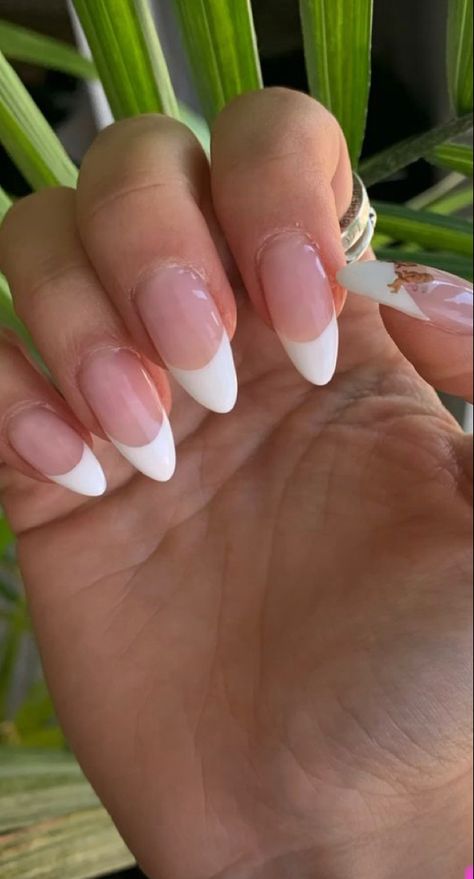 Hailey Beiber French Tip, French Tips Pearls, French Tip Alternative, Aquamarine French Tip Nails, French Tip Variations, French Tips Coquette, Edgy Nails, Mary Kate, Pretty Acrylic Nails