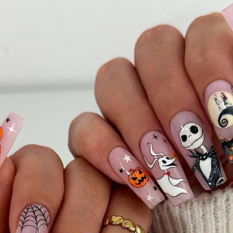 Stacey on Instagram: "Jack & Sally 🖤 rings from @bohomoon code staceymachin10" Jake Skellington Nails, Jack And Sally Nails Short, Jack Nails Halloween, Jack The Skeleton Nails, Halloween Nails Jack Skellington, Uñas Halloween Jack, Nightmare Before Christmas Halloween Diy, Uñas Jack Skellington, Jack And Sally Nail Designs