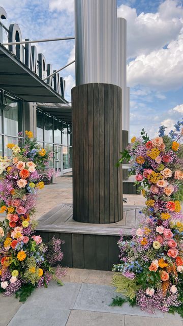 Colorful Wedding Altar Flowers, Diy Flower Tower Wedding, Floral Columns Wedding Ceremony, Ceremony Floral Pillars, Floral Pillars Wedding Ceremony, Flower Tower Wedding, Floral Pillars Wedding, Flower Pillars, Flower Columns