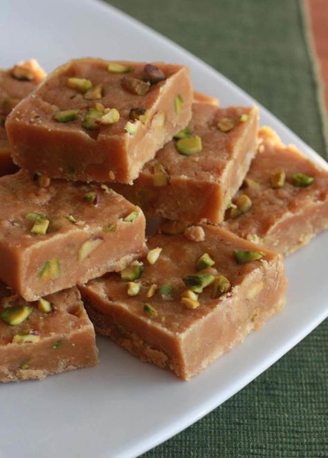 Besan Ki Barfi Pakistan garbanzo bean pistachio cardamom chickpea fudge dessert sweet Pistachio Fudge Recipe, Pakistani Sweets, Pistachio Fudge, Pakistani Desserts, Pakistan Food, Fudge Dessert, Urdu Recipe, Fried Fish Recipes, Pakistani Food