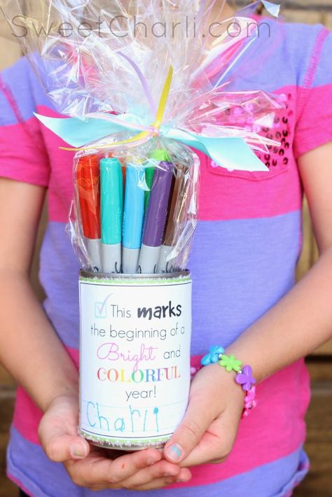 Teacher Treats, Teachers Diy, Sharpie Markers, Best Teacher Gifts, Presents For Teachers, Class Gift, School Teacher Gifts, Staff Appreciation, Cadeau Diy