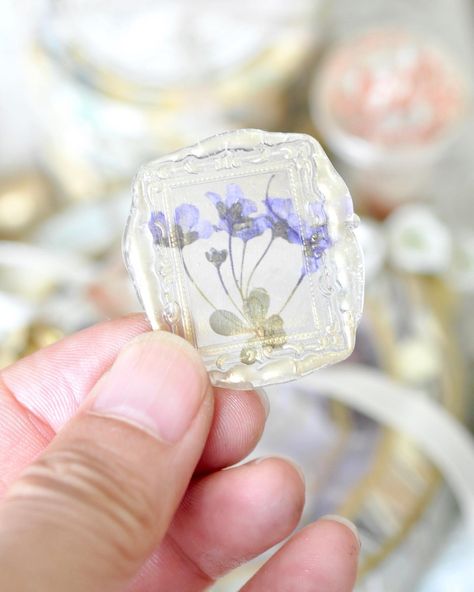 Dried flowers & emboss frame wax seals - Purple & gold ✨ Search “emboss frame” for the seals and “clear glue” on www.backtozero.co to make them ✨ Wax Seal Dried Flowers, Wax Seals With Dried Flowers, Clear Glue, Wax Seal, Wax Seals, Purple Gold, Emboss, Seals, Dried Flowers