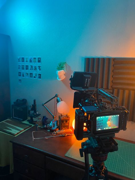 Blue Light Cinematography, Video Lighting Setup, Cinematic Camera, Hollywood Bedroom, Film Lighting, Filmmaking Ideas, Filmmaking Inspiration, Filmmaking Cinematography, 2024 Goals