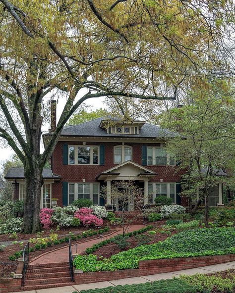 Goodwin Classic Homes on Instagram: “We are very happy to be returning to this classically beautiful Myers Park home for some additional renovation work following a major…” Classic Red Brick Home Exterior, Red Brick Home Exterior, Brick Home Exterior, American House Exterior, Front Stoop, Outside Paint, Patio Pavers Design, Classic Homes, Red Brick House