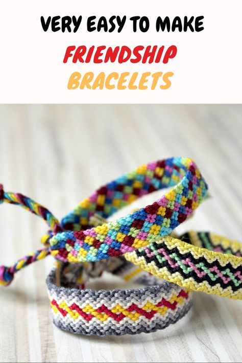 Most of you will surely remember them from your childhood or youth: friendship bracelets! Homemade jewellery is back and we will show you the basics of making friendship bracelets. Friendship Bracelets For Guys, Friendship Bracelets For Men, Bracelets Homemade, Bracelets For Guys, Black Friendship Bracelet, Yarn Friendship Bracelets, Friendship Bracelet Knots, Homemade Jewellery, String Friendship Bracelets