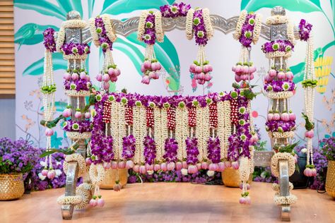 Uyyala Function, Cradle Ceremony Decorations, Cradle Decoration, Leaf Decor Wedding, Naming Ceremony Decoration, Simple Stage Decorations, Wooden Cradle, Cradle Ceremony, Janmashtami Decoration