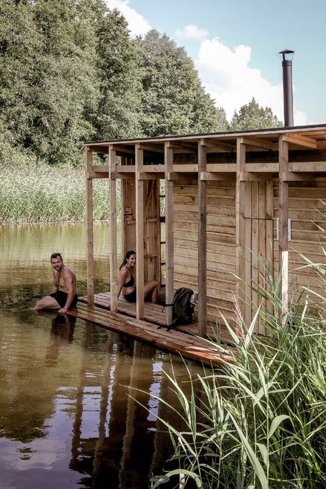 Estonia. A floating sauna built during a student workshop in the wilderness Small Houseboats, Wooden Sauna, Natural Swimming Ponds, Lake Dock, Sauna Design, Outdoor Sauna, Cabin Lodge, Mobil Home, Floating House