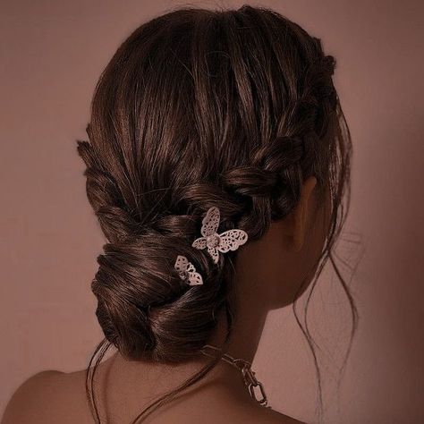 Hairstyle Wisuda, Xv Hairstyles, Grad Hairstyles, Prom Hair Up, Royal Hairstyles, Hairstyles Casual, Men Braids, Cute Prom Hairstyles, Simple Prom Hair