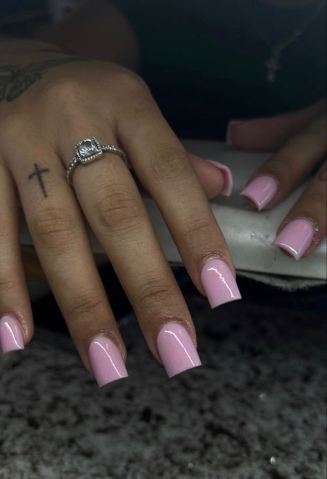 Short Full Sets Nails, Gel Real Nails Ideas, Boxy Nails, Square One Color Nails, Short Solid Color Acrylic Nails, Baddie Classy Outfits, Cute Medium Length Nails, Bad And Boujee Nails Short, Square Neutral Nails