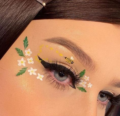 Eye Makeup Smokey, Makeup Smokey Eye, Vibrant Makeup, Makeup Smokey, Flower Makeup, Cute Eye Makeup, Flot Makeup, Face Paint Makeup, Face Art Makeup