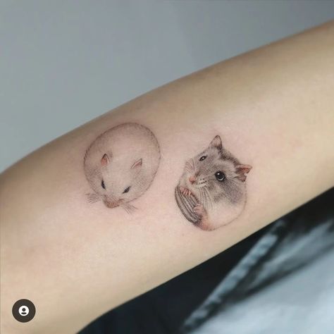 Hamster Tattoo Ideas, Hamster Tattoo, Robo Hamster, Rat Tattoo, Dragonfly Photos, Tattoo Pics, Cat Tattoo Small, Pet Rat, Petite Tattoos