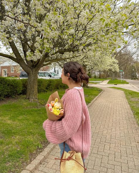 spring walks downtown 🌷 - - Pinterest girl, Pinterest aesthetic, outfit inspo, vsco girl, coconut girl ,spring outfits, spring fashion inspo, spring aesthetic, outfit ideas, spring fashion #coastalstyle #pinterestaesthetic #pinterestoutfit #oufitinspo #casualoutfit #coconutgirl #springfashion #springoutfits #springaesthetic #springstyle Cute Spring Outfits Aesthetic, Spring Girl Aesthetic, Spring Aesthetic Outfit, Spring Outfit Aesthetic, Fashion Inspo Spring, Healing Era, Outfit Ideas Spring, Spring Girl, Aesthetic Outfit Ideas