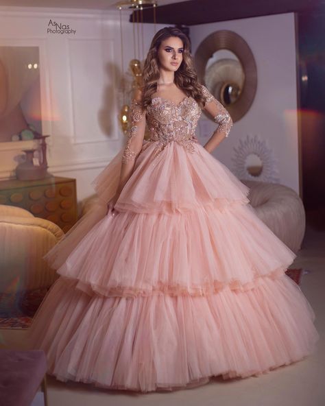 Barbie Gowns For Women, Long Frocks For Women, Designer Dresses Couture, Korean Eye, Beautiful Frocks, Dresses Couture, Party Wear Gowns, Daughter Outfits, Stylish Gown