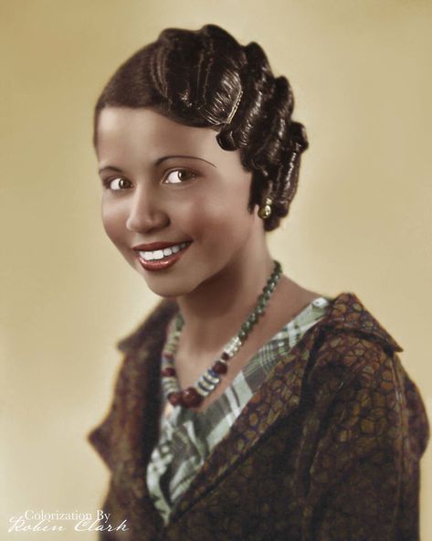 1920s Cuban Woman Brent Studio in Havana, Cuba 1920s Black Women, 1920 Hair, Cuban Women, 1930s Hair, Radium Girls, 50s Hairstyles, 1920s Hair, Vintage Black Glamour, 20th Century Fashion