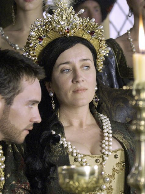 Maria Doyle Kennedy as Catherine of Aragon Medieval Series, Game Of Thrones Westeros, The Tudors Tv Show, Tudor Series, Aesthetic Game, Sarah Bolger, Tudor Fashion, King Robert, 16 December