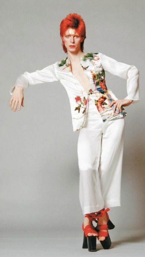 White Silk Suit, David Bowie Dress, Bowie Fashion, David Bowie Fashion, Fall Dresses For Women, Lady Stardust, Kansai Yamamoto, Aladdin Sane, Music Center