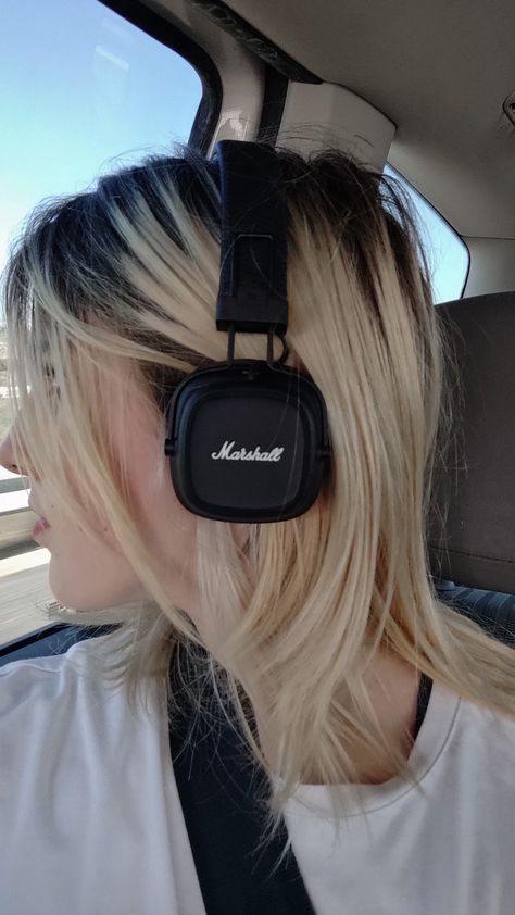 Marshall Major Iv Outfit, Marshall Major Iv Aesthetic, Marshall Headphones Outfit, Marshall Headphones Aesthetic, Marshall Major Iv, Headphone Girl, Headphone Aesthetic, Headphone Outfit, Marshall Headphones