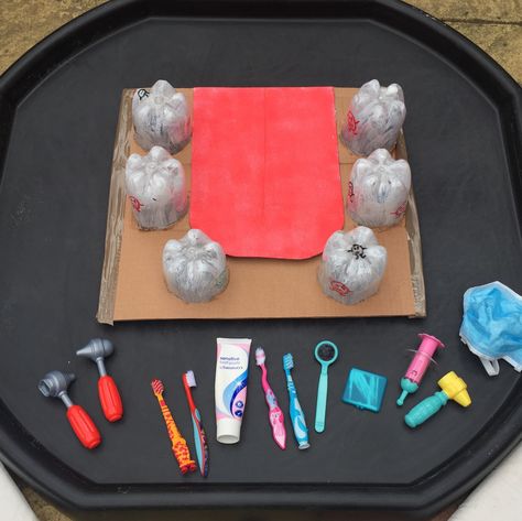 Tuff Tray Ideas Toddlers, Dental Health Preschool, Hygiene Activities, Tooth Brushing, Tuff Spot, Bucket Ideas, People Who Help Us, Eyfs Activities, Nursery Activities