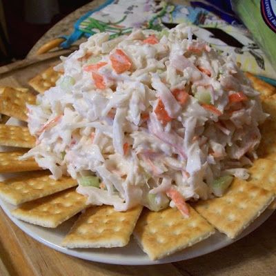 Try Crab Salad Recipe! You'll just need 1 pound imitation crab meat, shredded (picked apart), 1/2-1 cup celery, finely chopped, 1/2 cup Hidden Valley Lite... Tastee Recipe, Carrots And Celery, Crab Salad Recipe, Sea Food Salad Recipes, Crab Salad, Seafood Salad, Crab Recipes, Crab Meat, Food Magazine