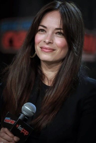 Lana Smallville, Kristin Kreuk Smallville, Kristen Kreuk, Lana Lang, Holly Marie Combs, Short Silver Hair, Kristin Kreuk, Emily Bett Rickards, Celebrity Faces