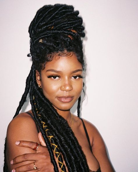 Peekaboo Hair, Faux Locs Hairstyles, Dreadlock Style, Cute Box Braids Hairstyles, Hair Flip, Hair Crush, Locs Hairstyles, Faux Locs, African Hairstyles