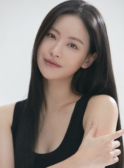 Korean Photoshoot, Oh Yeon Seo, Soft Makeup Looks, Korean Drama Movies, Models Makeup, Korean Actresses, Kdrama Actors, Korean Actress, Korean Beauty