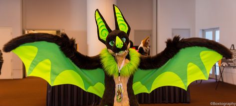 It's #FursuitFriday!  Source: https://www.flickr.com/photos/115161518@N06/43373295601/in/album-72157671113590688/ Fursuit With Wings, Fursuit Wings, Bat Fursuit, Fursuit Ideas, Dino Mask, Fur Suit, Fur Suits, 3d Hologram, Wings Of Fire