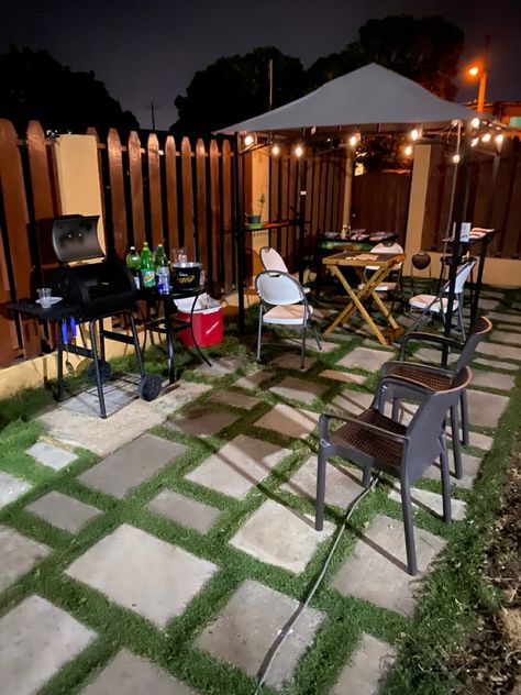 Terrace Grill, Small Bbq, Townhouse Ideas, Small Tent, Small Terrace, Patio Deck Designs, Small Deck, Bbq Grills, Small Yard